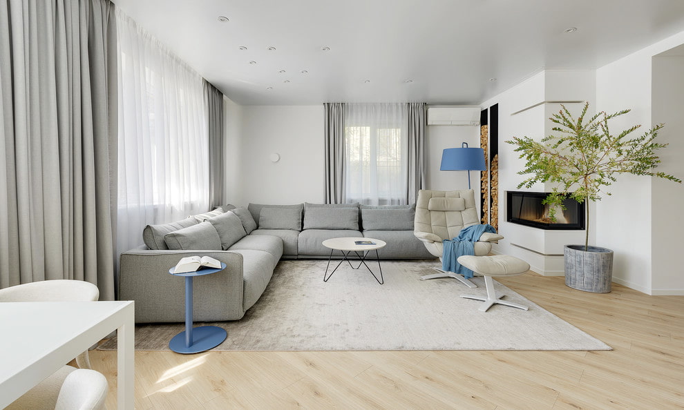 sofa modernaus stiliaus