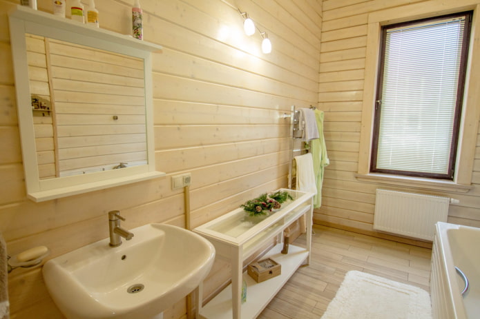 ξύλινη επένδυση σε υγρό δωμάτιο