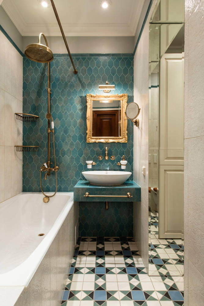 Klasikinis mėlynas vonios kambarys