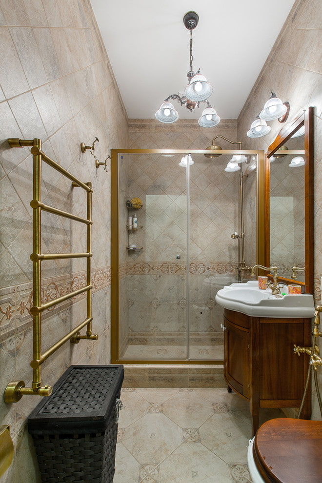 klasikinio stiliaus dušo kambarys