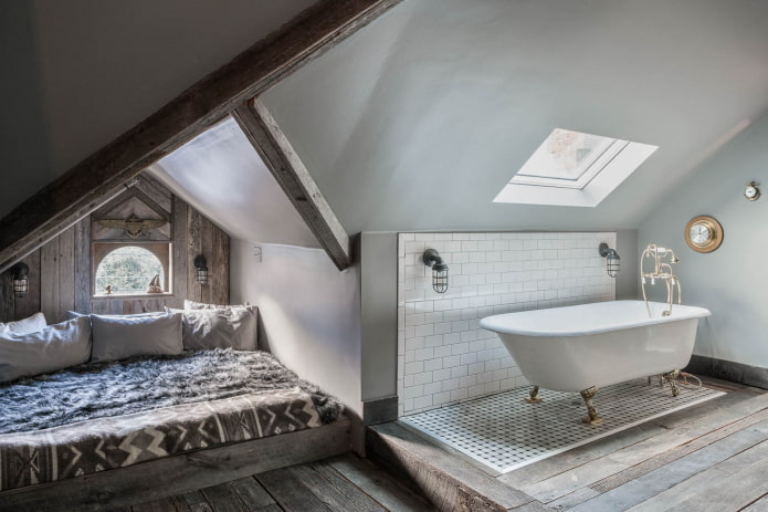 Kleine slaapkamer met badkamer op zolder