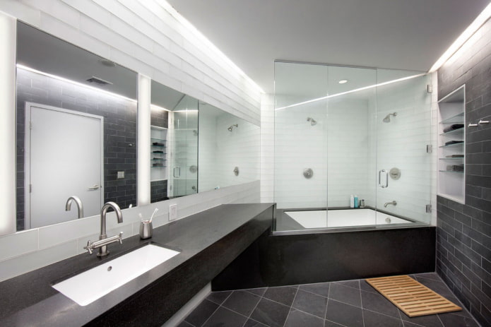 veidrodis vonios kambario interjere minimalizmo stiliumi