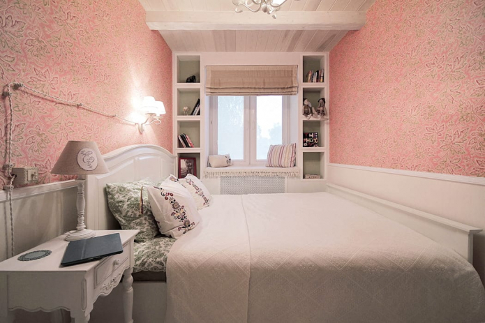camera da letto bianca e rosa