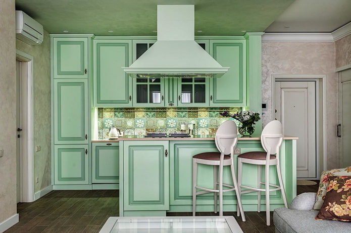 עיצוב מטבח בצבעים ירוקים בהירים