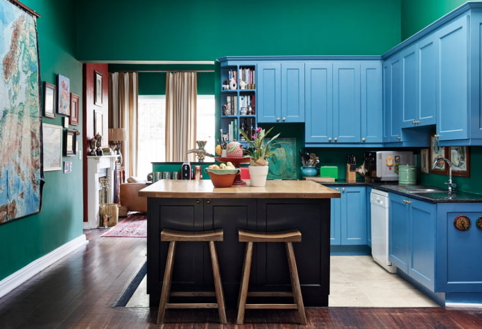 עיצוב מטבח בצבעים כחול-ירוק