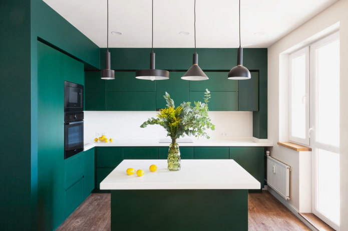 עיצוב מטבח בצבעים ירוקים כהים