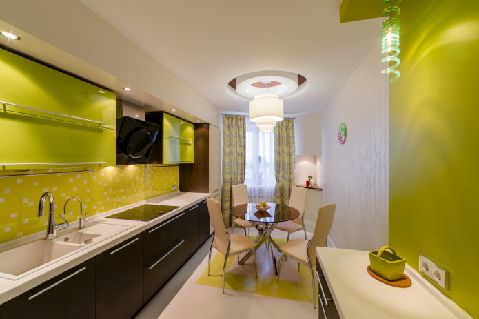 תאורה ועיצוב בפנים המטבח בגוונים ירוקים