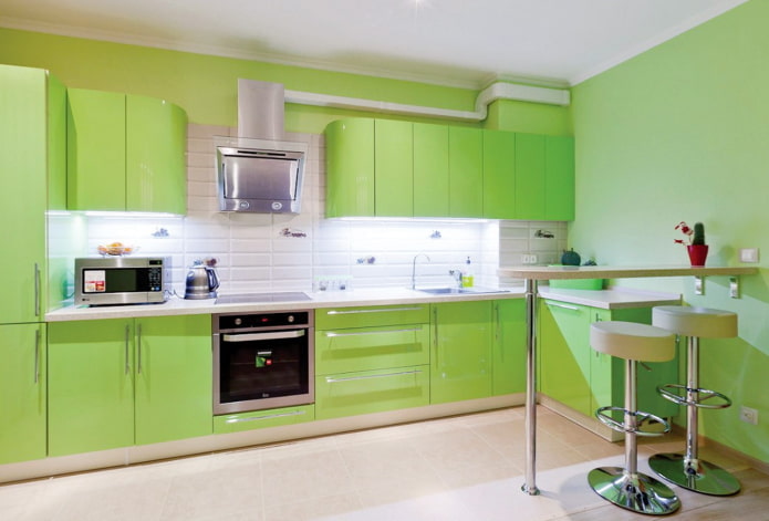 עיצוב מטבח בצבעים ירוקים בהירים