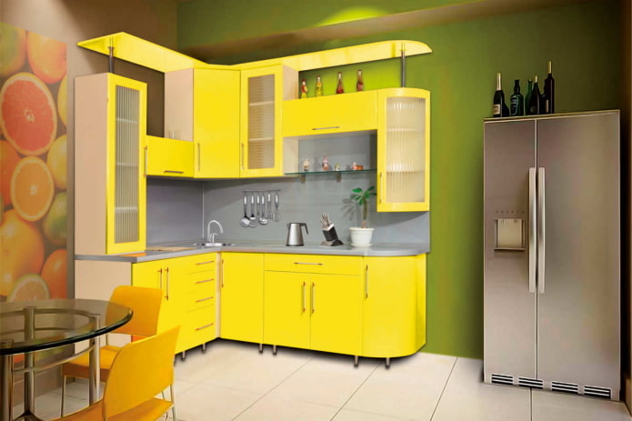 εσωτερικό της κουζίνας σε κίτρινο-πράσινους τόνους