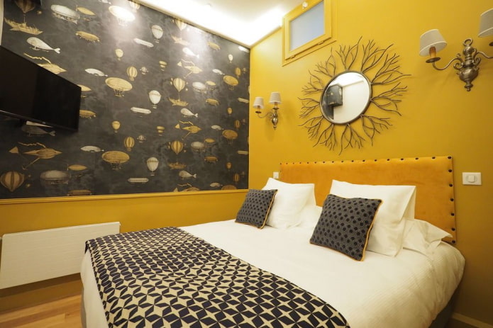 arredamento e illuminazione all'interno della camera da letto nei toni del giallo