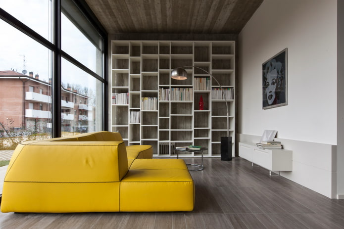 geltona sofa minimalizmo stiliumi