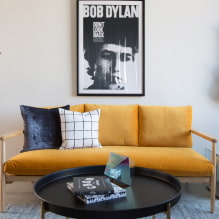 Geltona sofa interjere: tipai, formos, apmušalų medžiagos, dizainas, atspalviai, deriniai-6